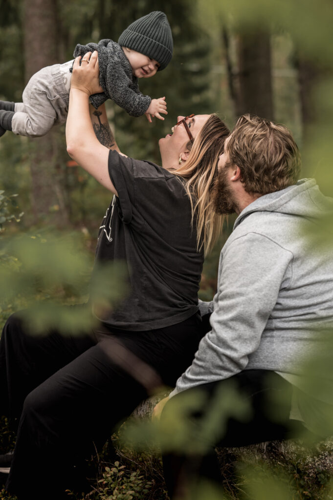 familjefoto genom lykkefotograf